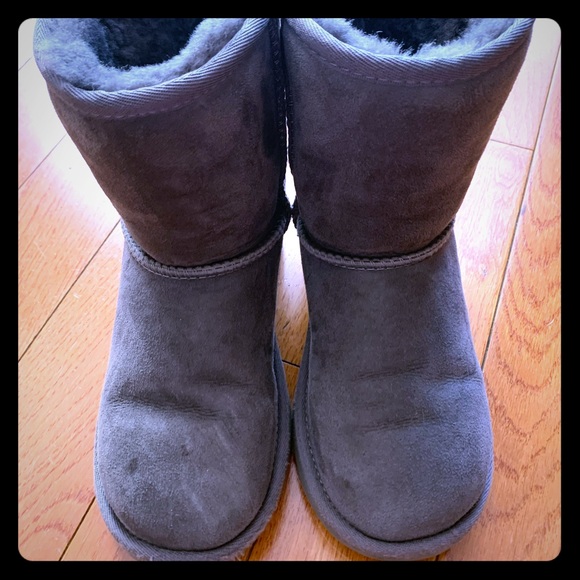 kids uggs size 2